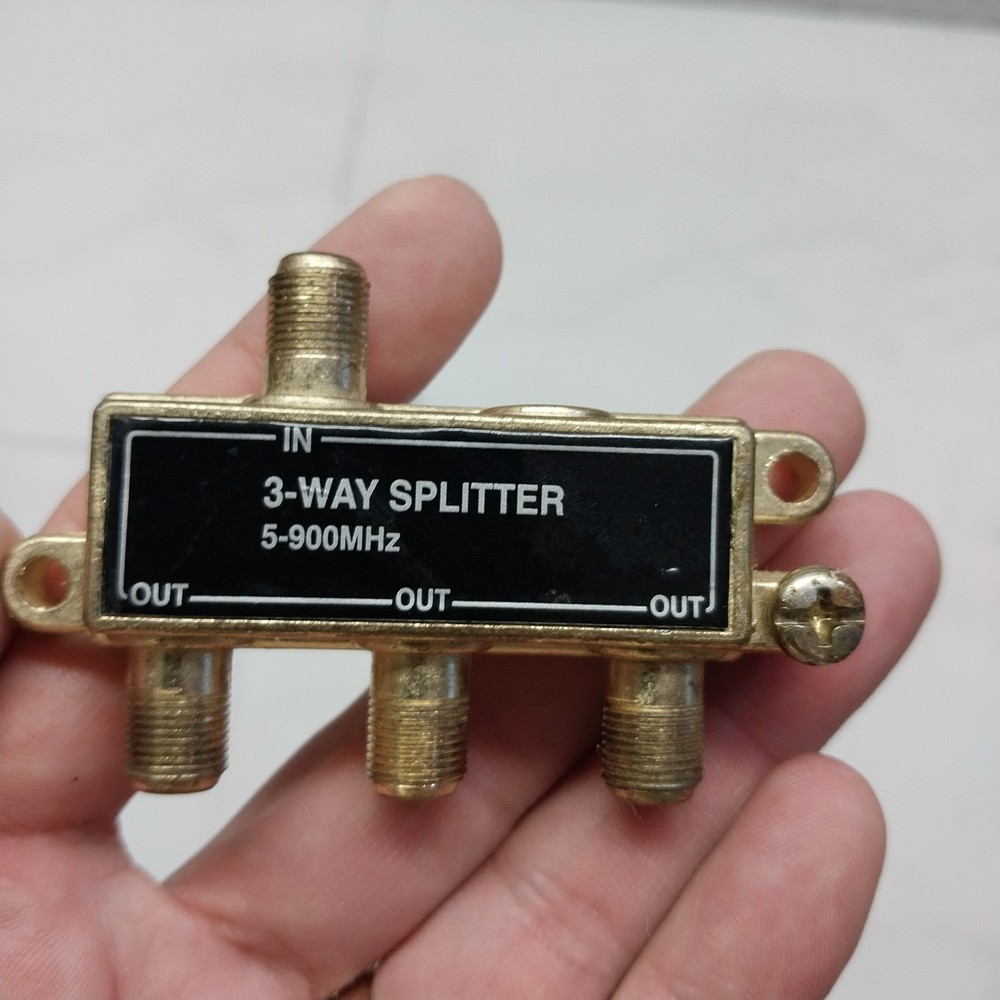 Mountable 3 way splitter 5-900MHz