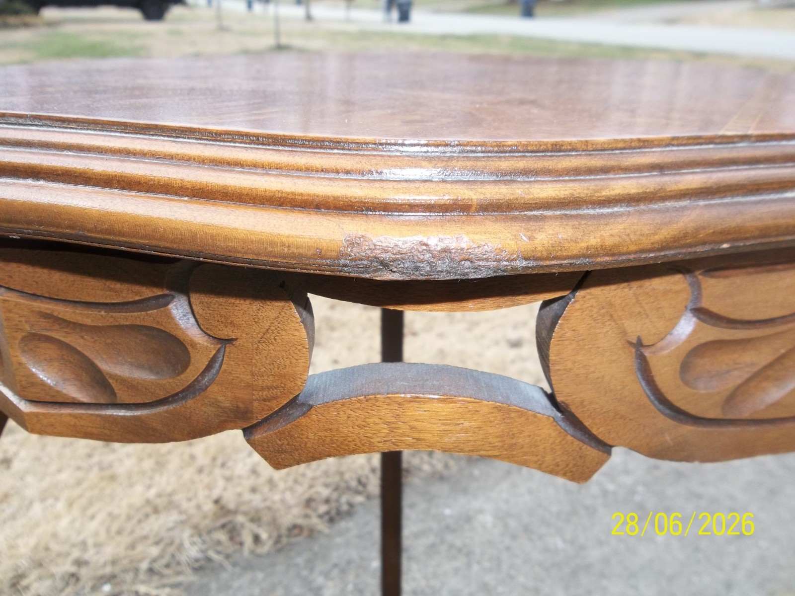 Vintage Bensinger's Outfitting Company Carved Walnut Accent Table Plant Stand