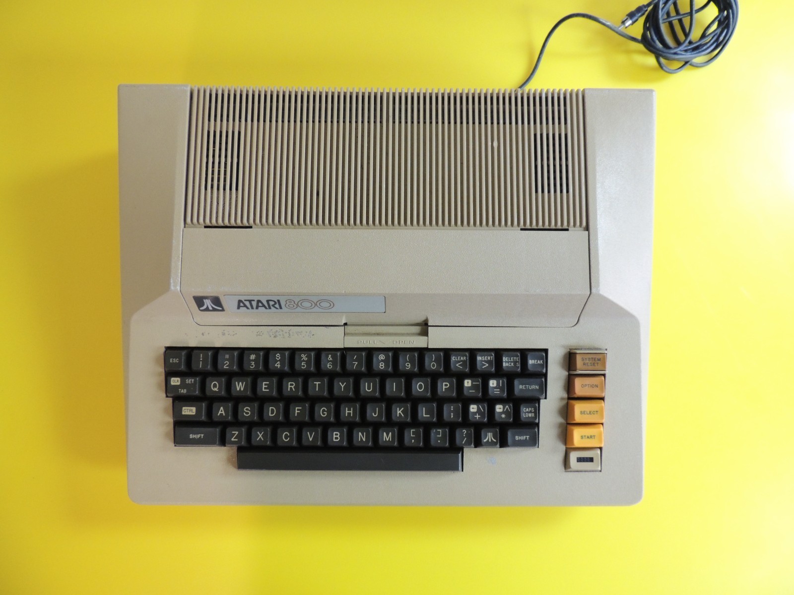 Atari 800 Vintage Home Computer – For Parts or Repair – READ