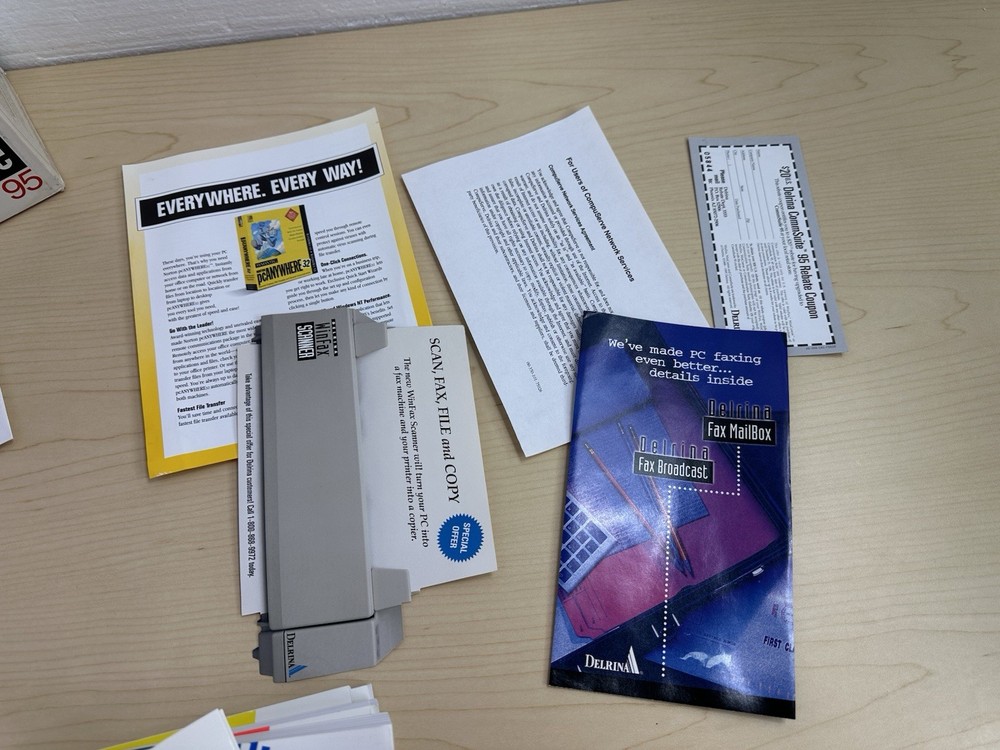 Delrina Commsuite The Complete Communications Solution For Windows 95 Used