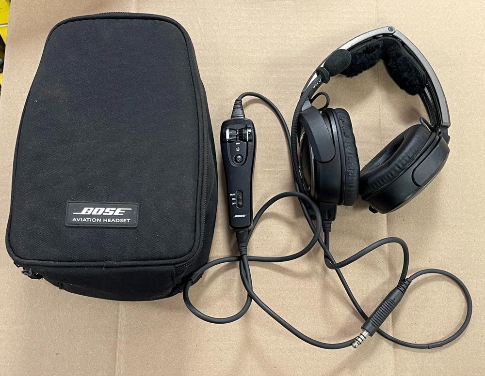 BOSE A20 AVIATION HEADSET NON-BLUETOOTH- USED.