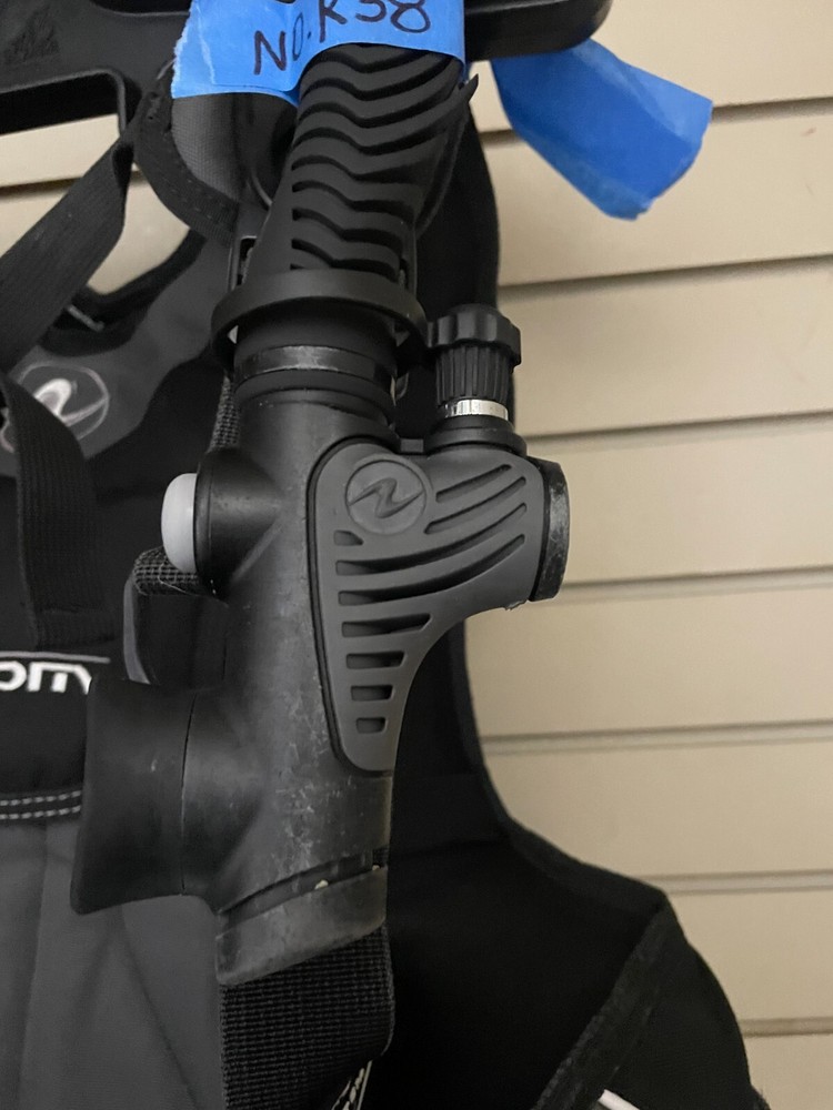 Used as is Aqualung AXIOM BCD