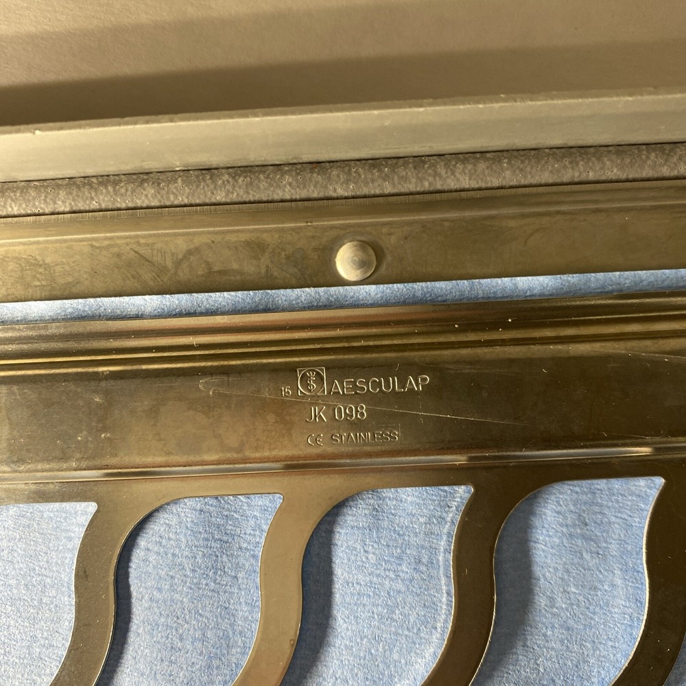 Aesculap MD149 Locking Lid w/ Handles