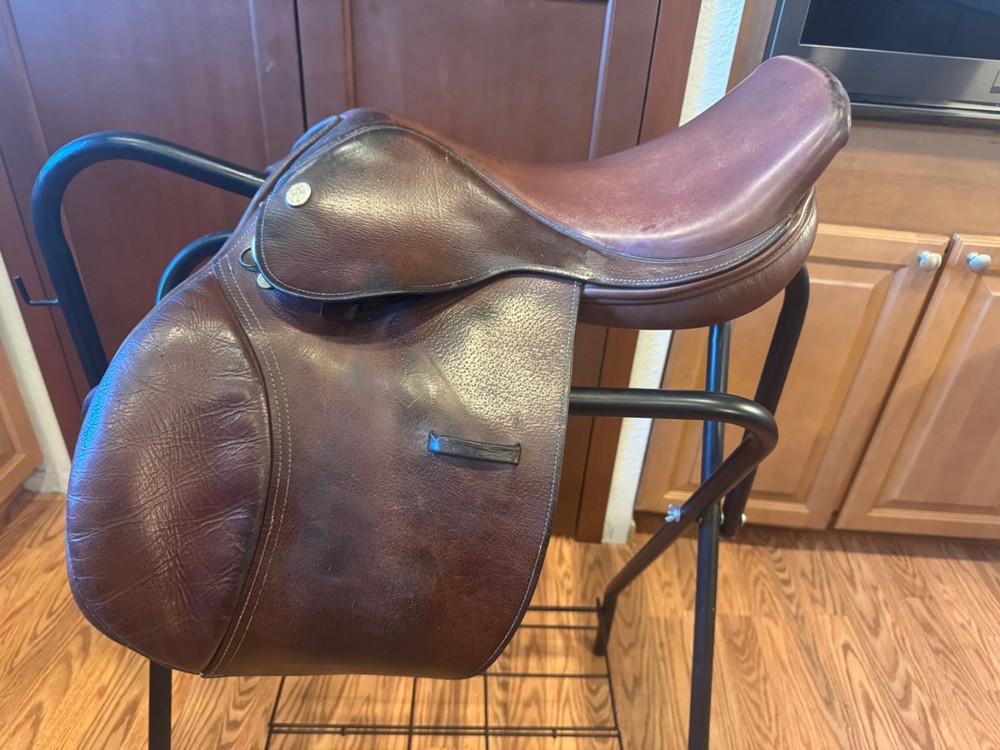 Kincade 15" close contact hunter jumper saddle solid condition