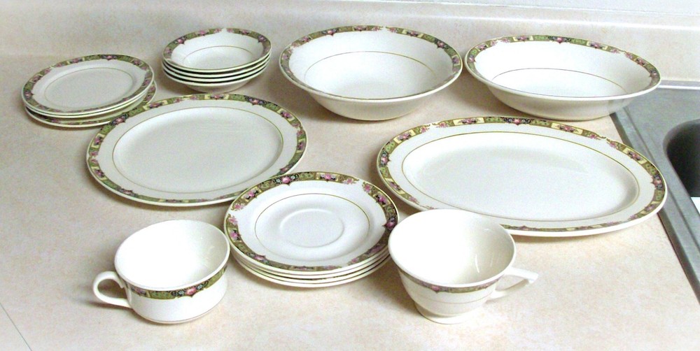CHARTREUSE 4 PIECE PLACE SETTING Edwin Knowles ALADDIN DESIGN Temporary Reduced
