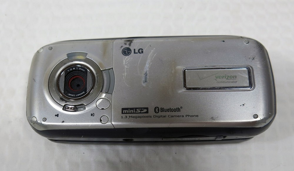 Older model cell phone bundle- Set of 3