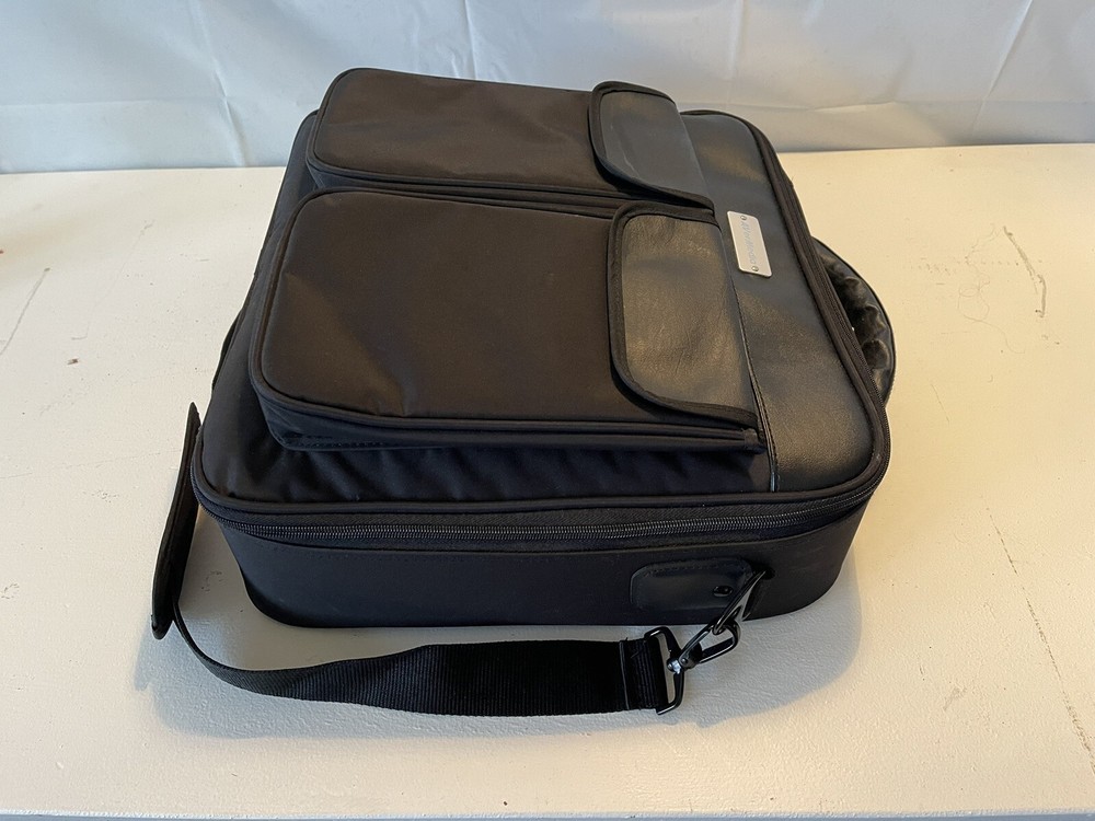 AVERMEDIA AVERVISION 330 PORTABLE DOCUMENT CAMERA PROJECTOR with Carrying case