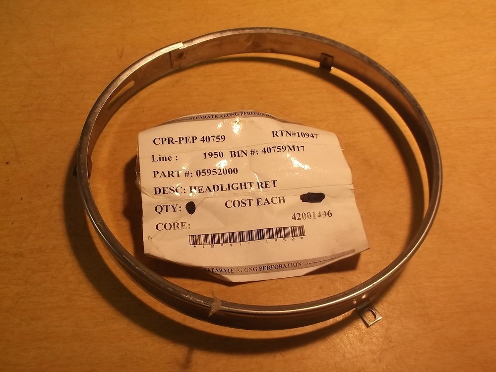 NEW Headlight Retainer 05952000 *FREE SHIPPING*