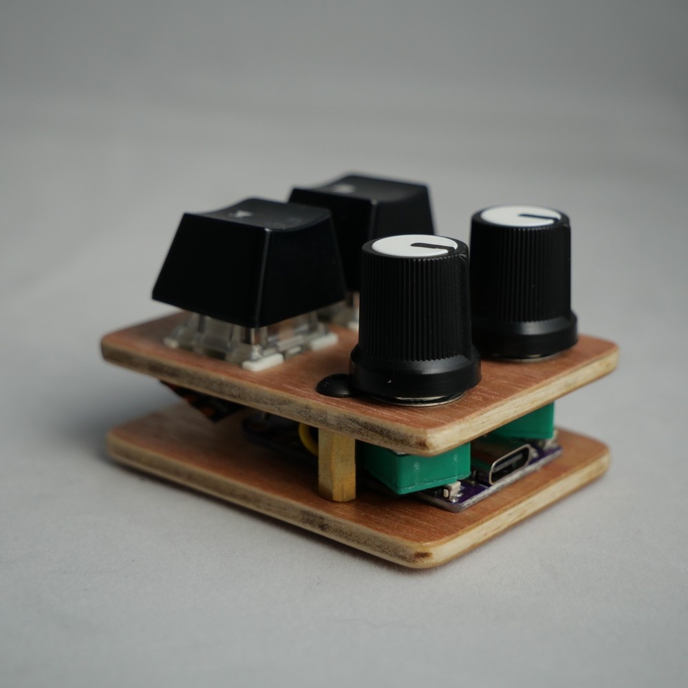 madMidiMini Compact Midi Controller with 2 Note Buttons 2 Potentiometers and LED