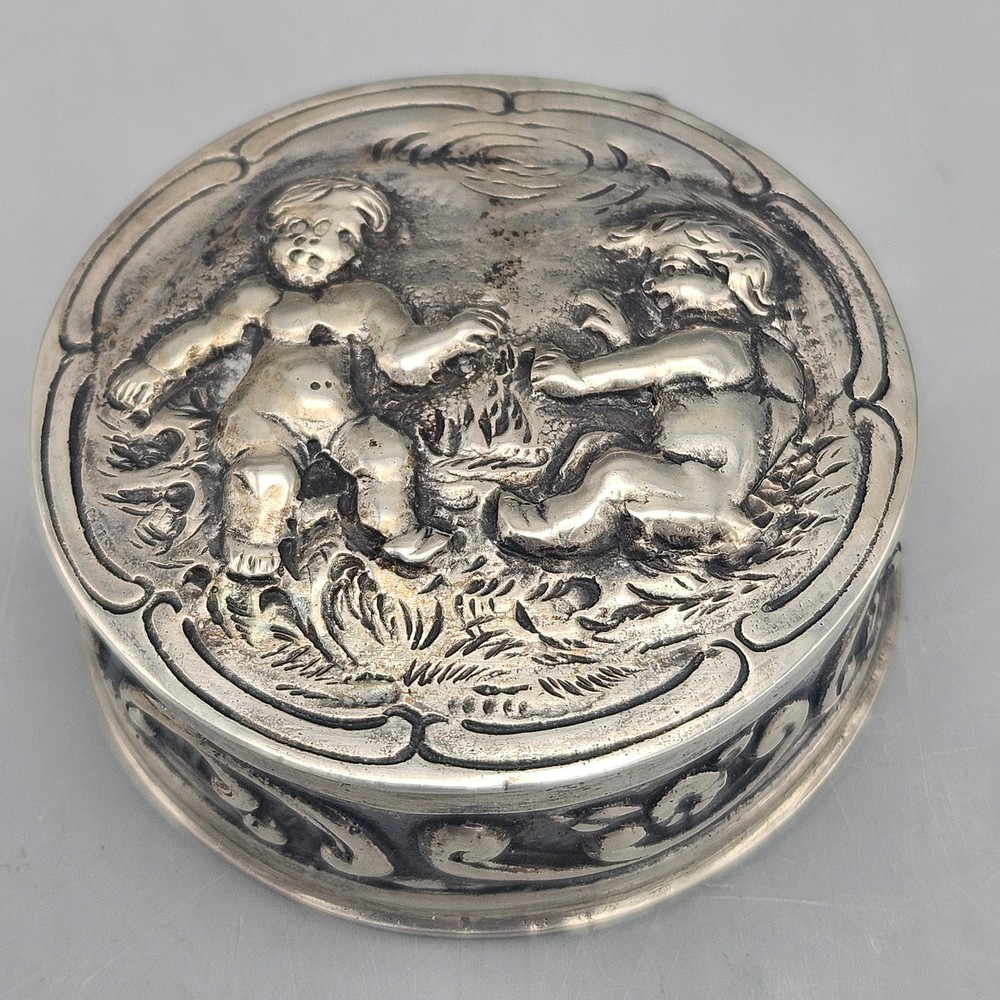 Round Signed 800 Silver Box - Cherubs