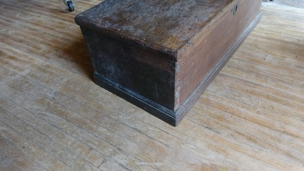Old shipping box Naval Mc Crath