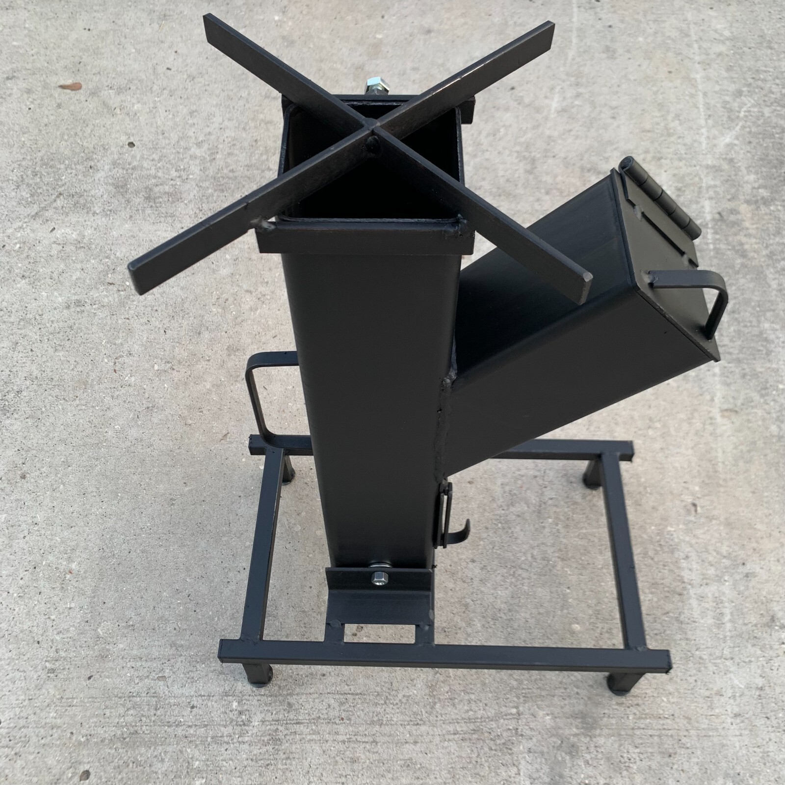 LAREDOS BLACKSMITHS PORTABLE ROCKET STOVE 2YRS WARRANTY