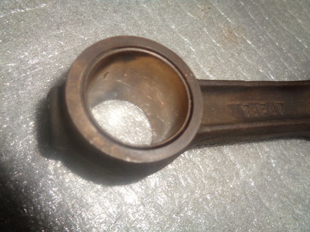 JOHN DEERE 1010 / 2010 CRAWLER / DOZER / TRACTOR. ENGINE CONNECTING ROD.