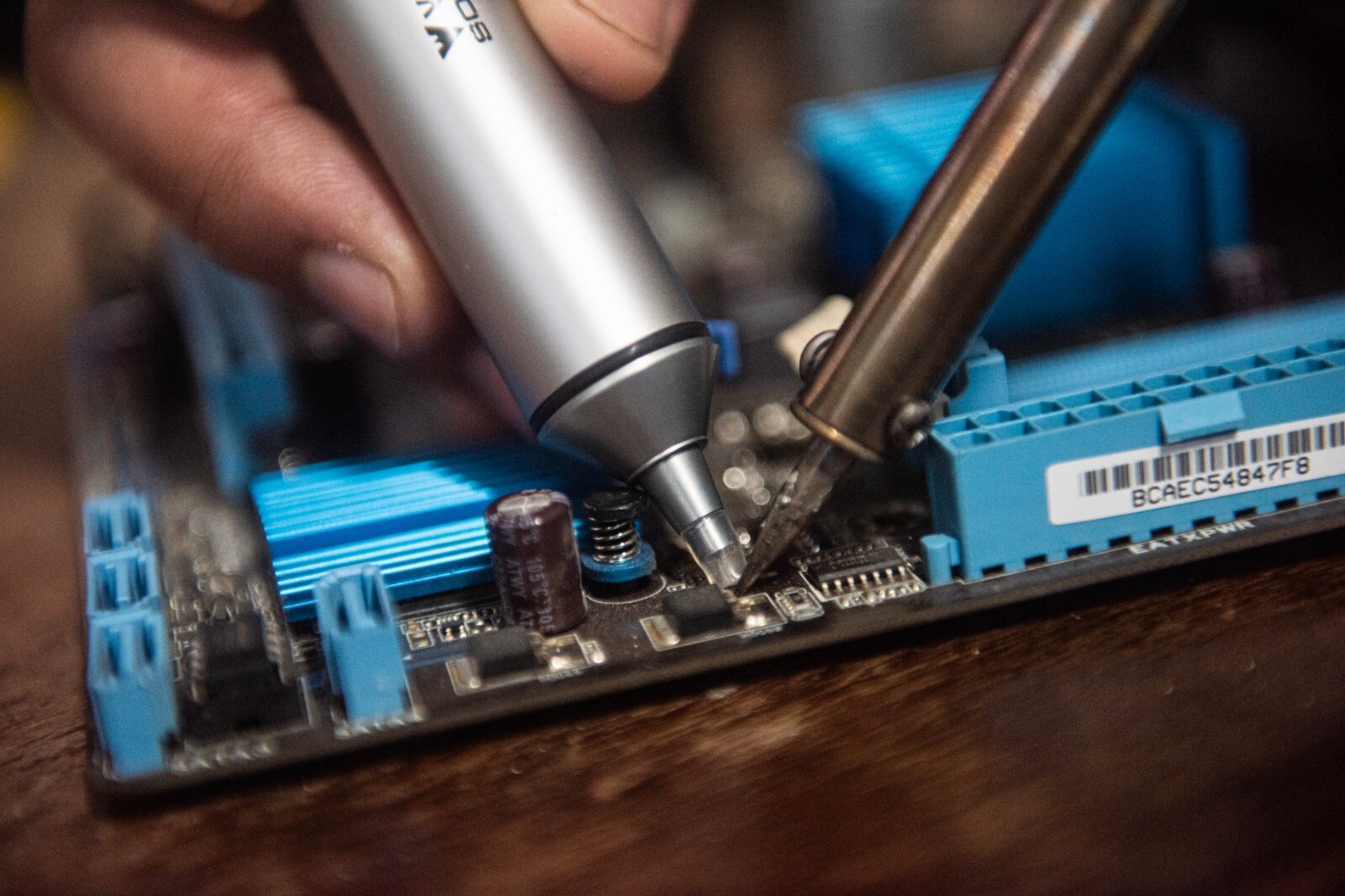 Vampire Tools Solder Sucker Compact and Durable Aluminum Body/Heat VT-001-SS