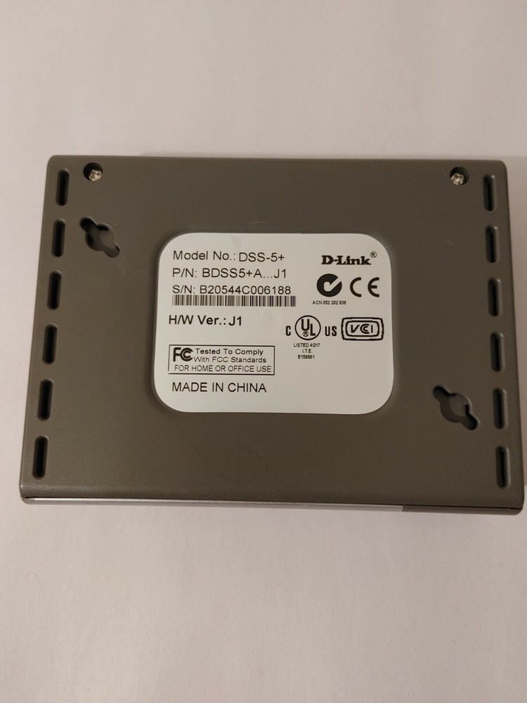 D-Link DSS 5 Plus (DSS-5+) Fast Ethernet Switch - 5 ports