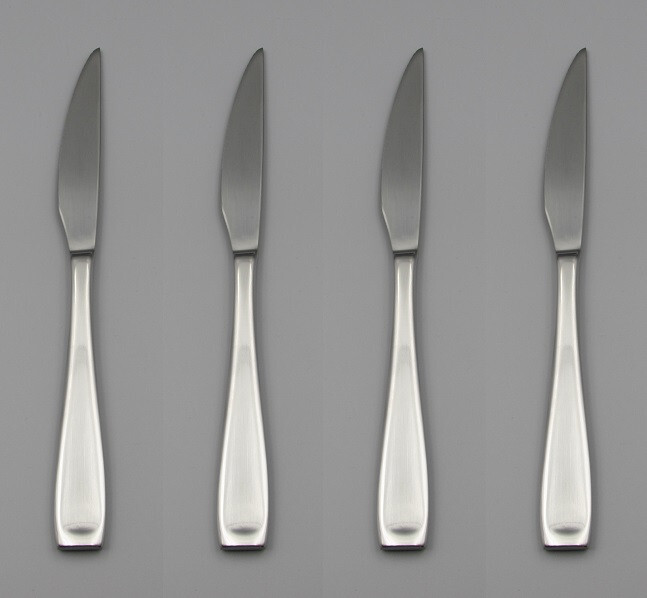 Oneida SATIN MODA  Stainless Flatware  Steak Knives - Set of Four New