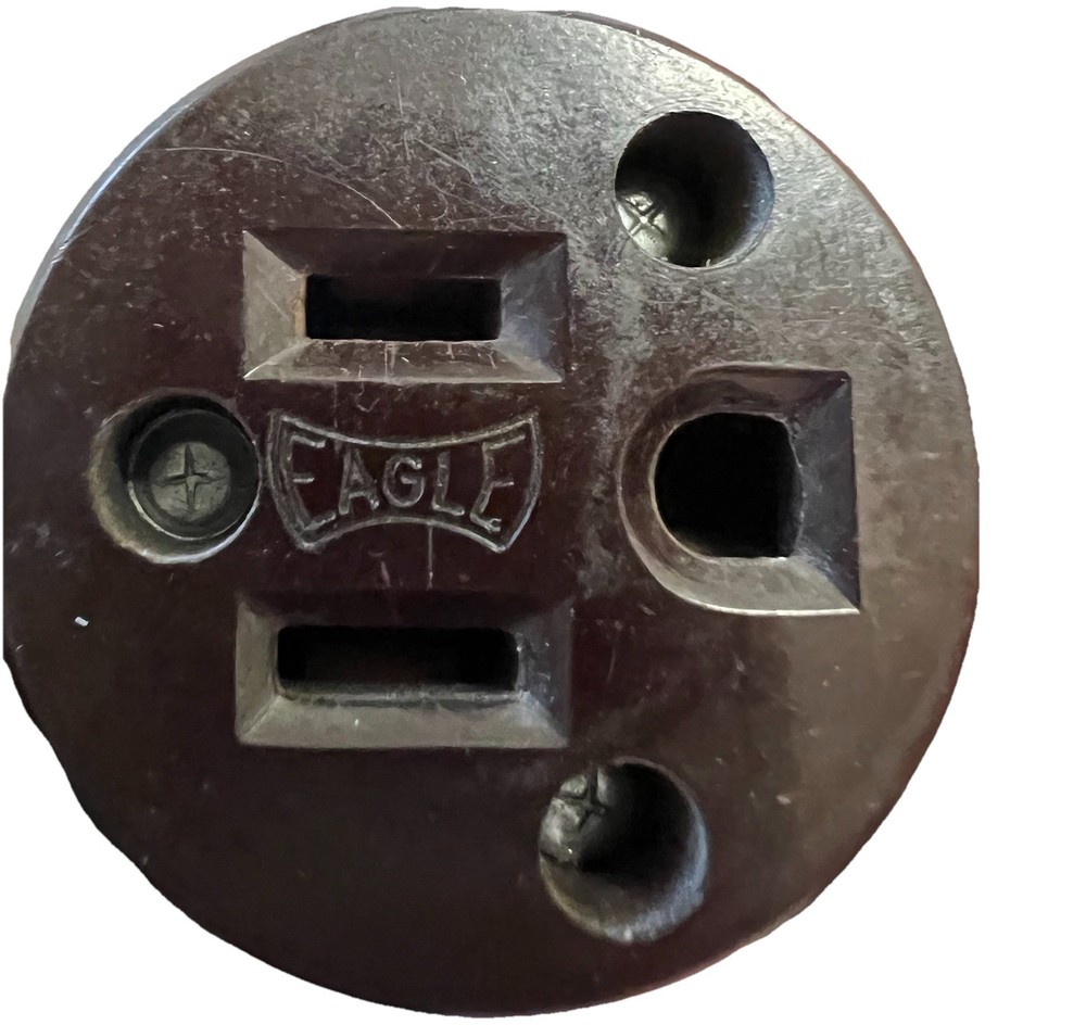 VINTAGE BROWN EAGLE BAKELITE OUTLET GROUND ADAPTER