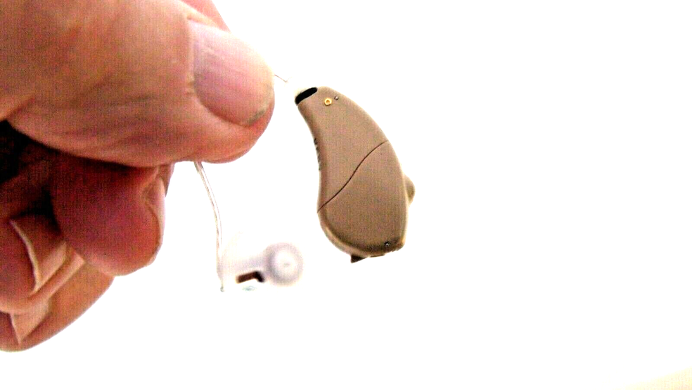 programmable DIGITAL RIC HEARING AID LEFT 4 programs ,2 MICS,noise reduction