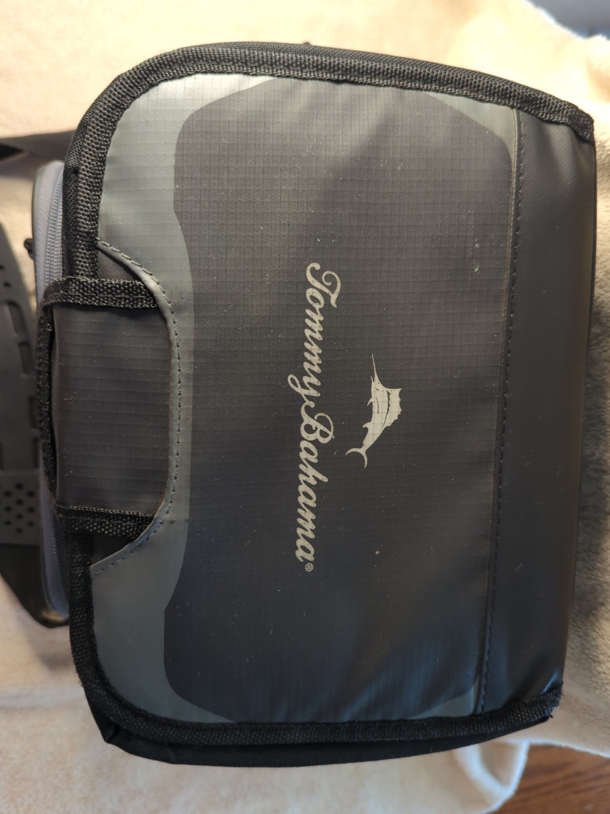 TOMMY BAHAMA Zipperless Lunch Cooler Shoulder Bag 9 Cans Deep Freeze Black Gray