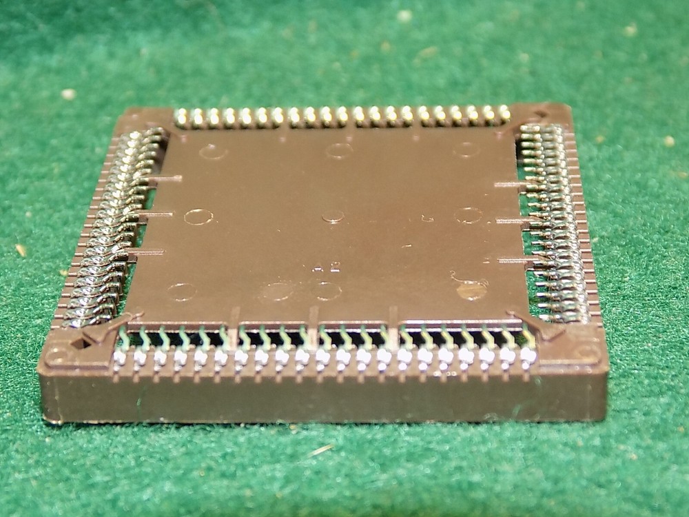 (1 PC) AMP 822151 IC SOCKET 84 POS LOW PROFILE PLCC ROHS NOS