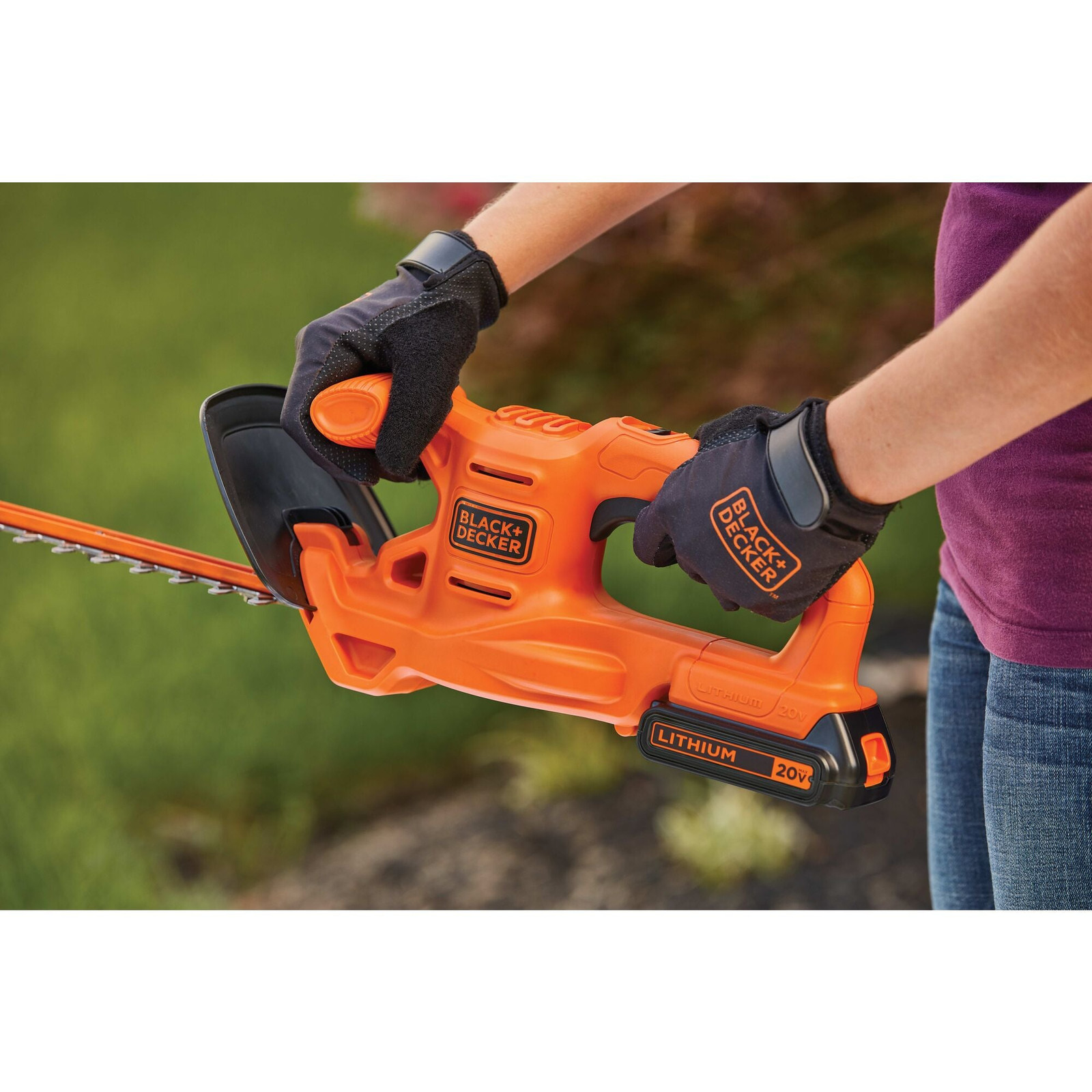 BLACK+DECKER 20V MAX* Cordless Hedge Trimmer - LHT218C1