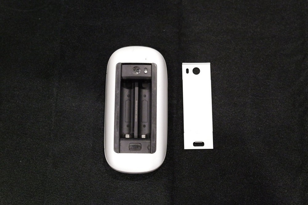 Apple A1296 Wireless Tactile/Multi-Touch Mouse - MB829LL/A