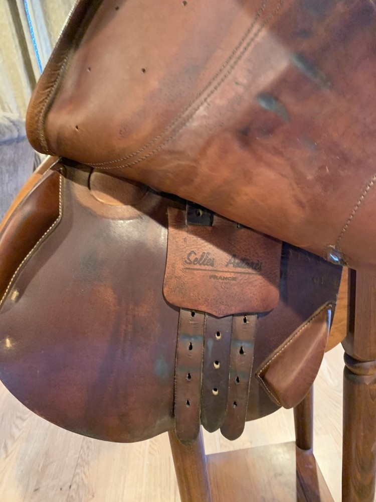 18" Antares Close Contact Saddle, Medium Width, Short Flap