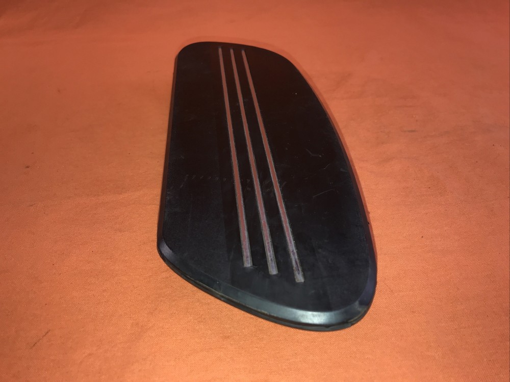 HARLEY-DAVIDSON GENUINE STREAMLINER FLOORBOARD RUBBER INSERT-RIGHT SIDE ONLY!