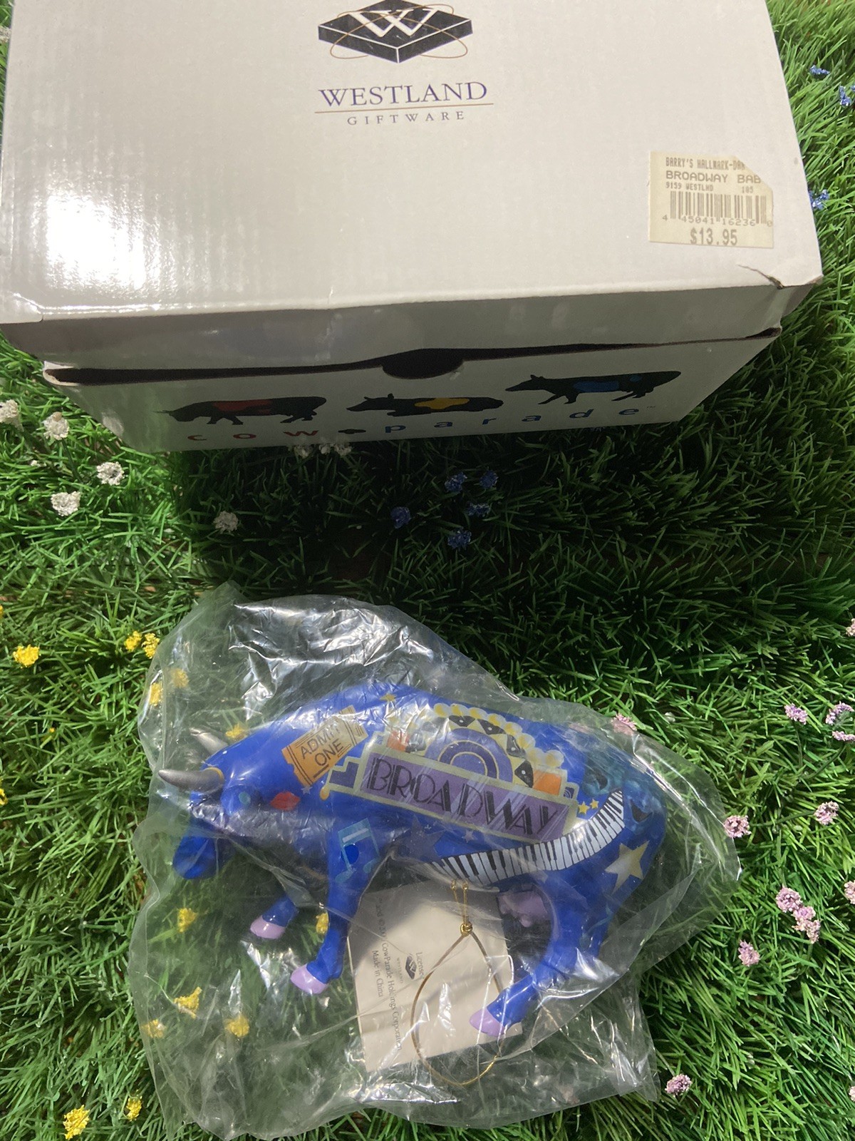 Cow On Parade Broadway 2000 Complete w/ Box & Tag Item #9159
