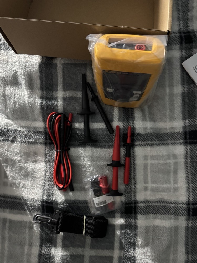 Fluke 709H Precision Loop Calibrator with HART Communications