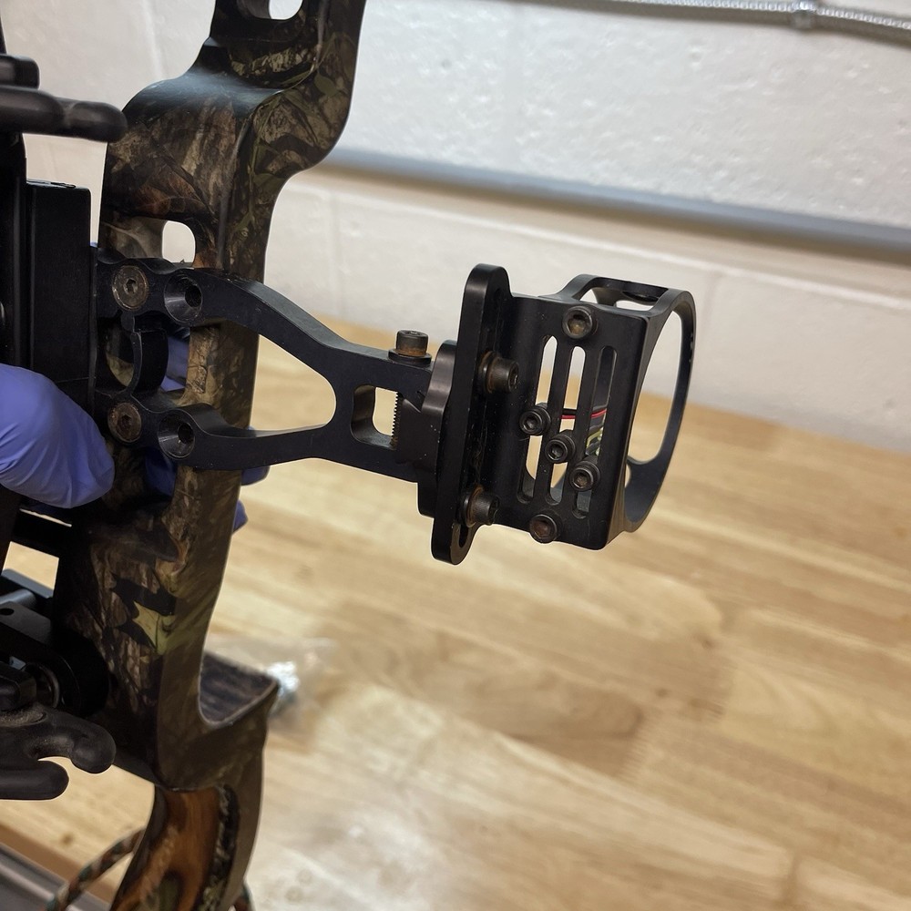 Bowtech Compound Bow 70lb - 28in - READ