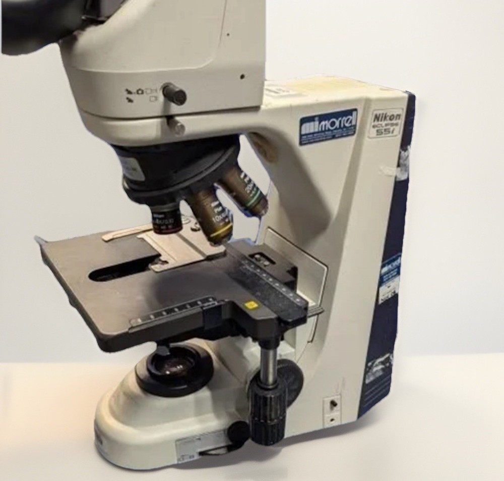 Nikon Eclipse 55i Microscope w/ 4 Objectives Missing One Eyepiece