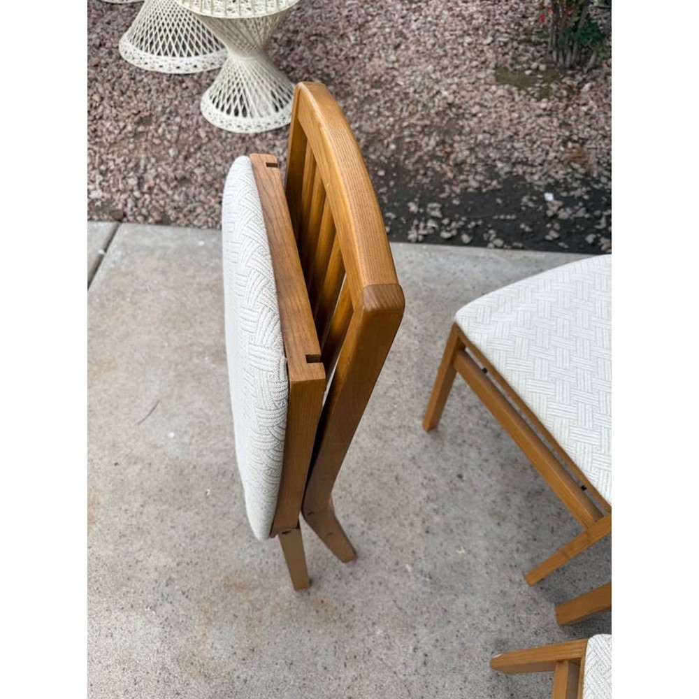 4 Nice quality folding chairs