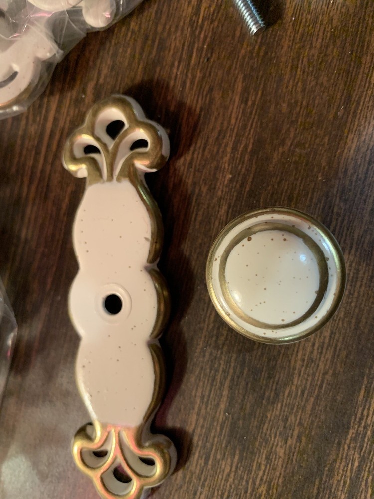 BPC10427 Drawer DROP BAIL Pull Handle (15) & BPC18032 Knob & Back Plate (4)