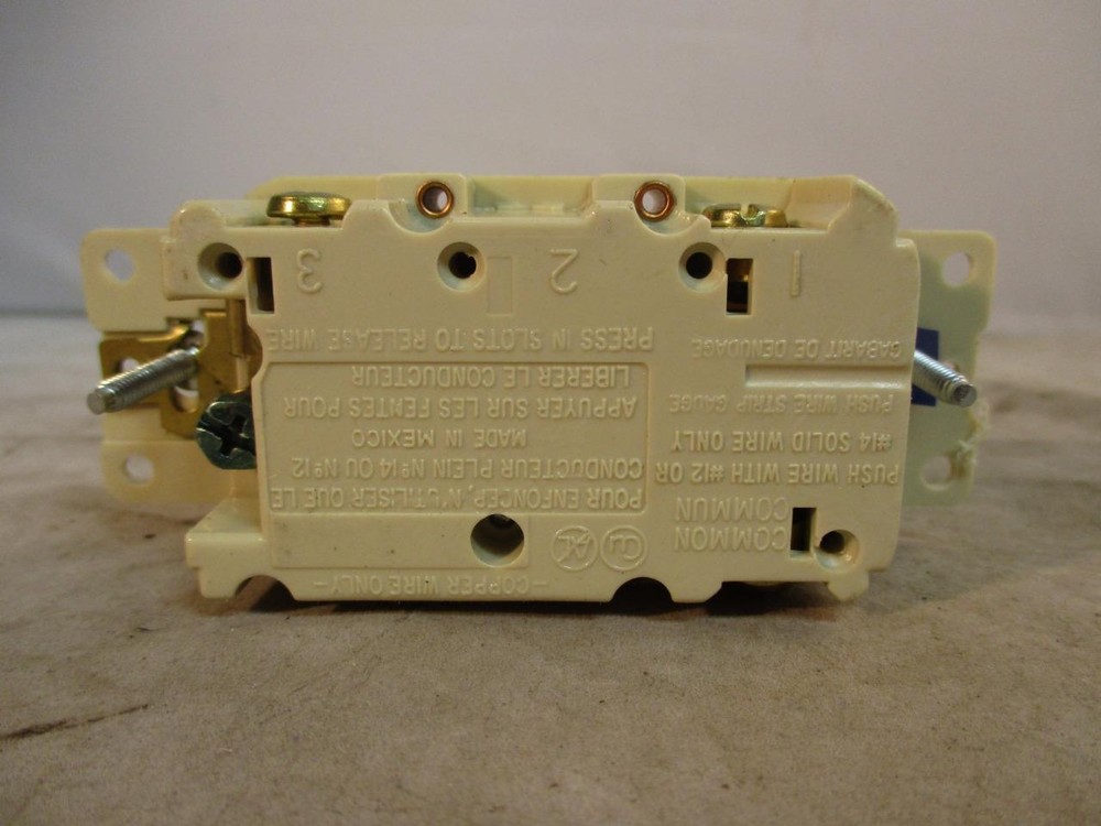 Cooper 3282V Combination Single Pole Double Switch w/ Ground 15A 120V