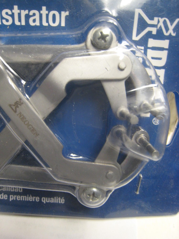 2005 Premium Castrating Tool For Calves - Quantity 1