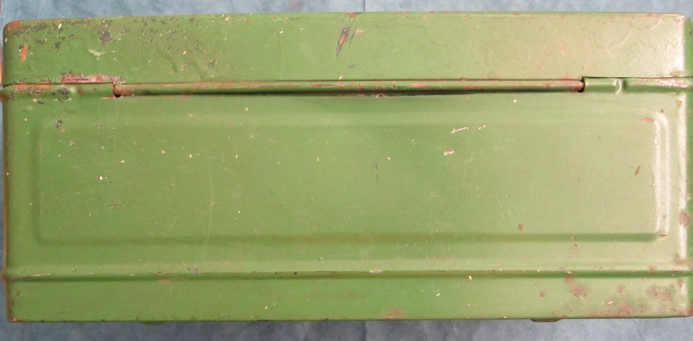 Vintage 1940's classic green small toolbox/tacklebox