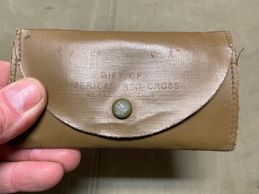 ORIGINAL WWII US ARMY INFANTRY RED CROSS SEWING KIIT W/ CONTENTS