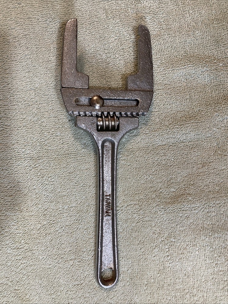 Plumbers Slip & Lock Nut Wrench 10" Adjustable 1"- 3" Jaws