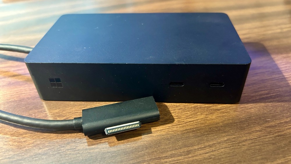 Microsoft Surface Dock 2 Docking Station (1917) w/power supply