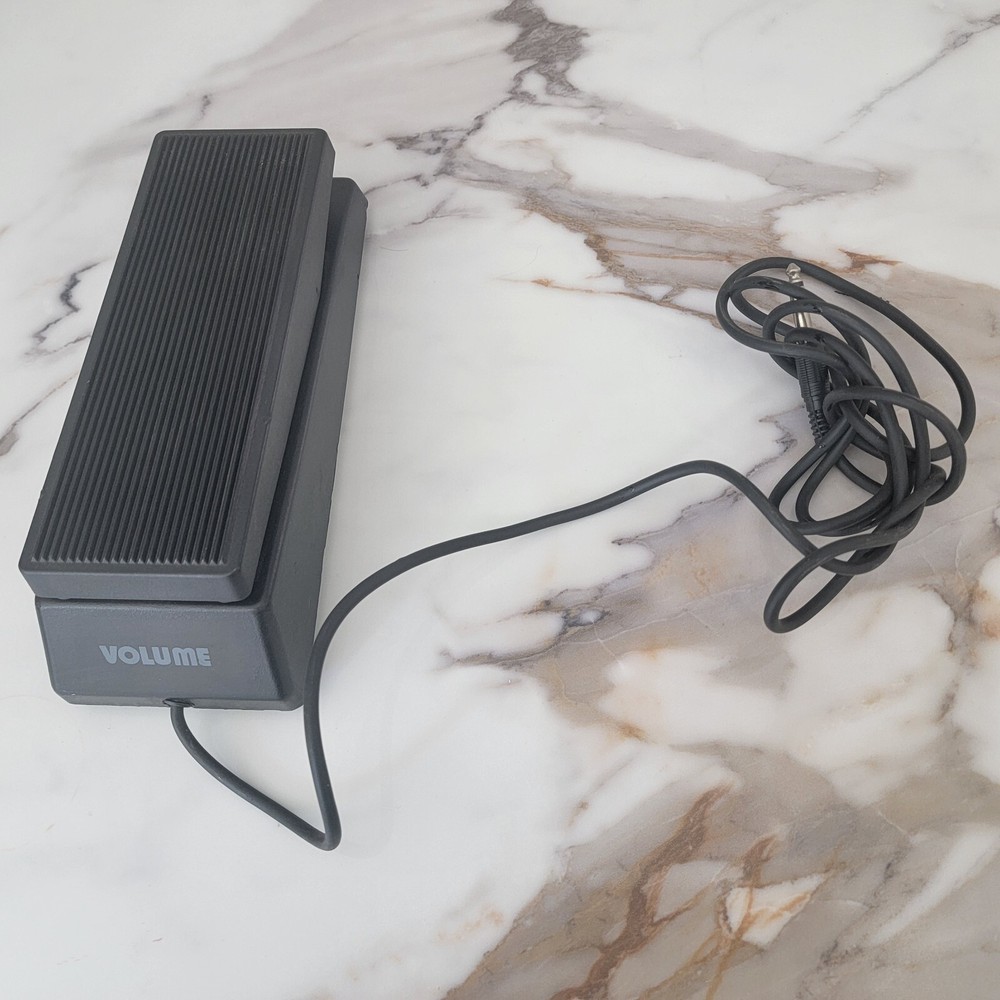 VP 26-U UNIVERSAL VOLUME CONTROLLER  ROLAND YAMAHA KEYBOARD