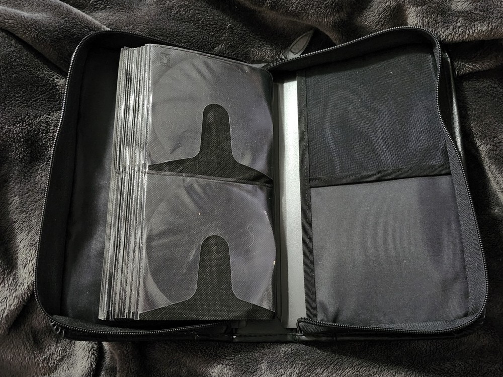 Case Logic 64/ Cd/ Dvd /Blu-ray / Carrying Case /Storage