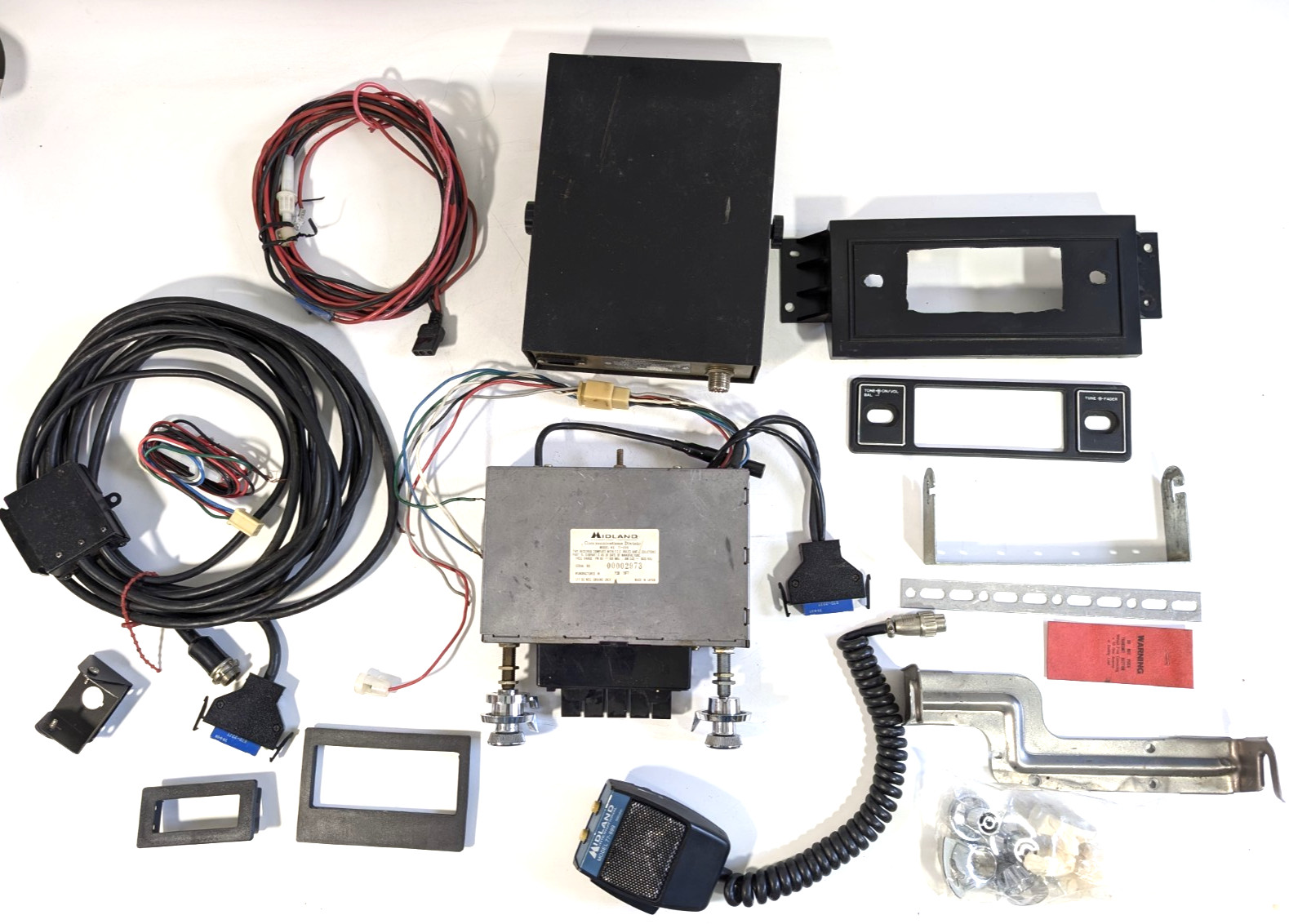 Midland 1977 AM/FM CB Radio In-Dash Combination w Wiring CW McCall Vintage