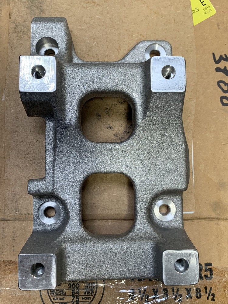 New OEM a/c compressor bracket 1855951C2