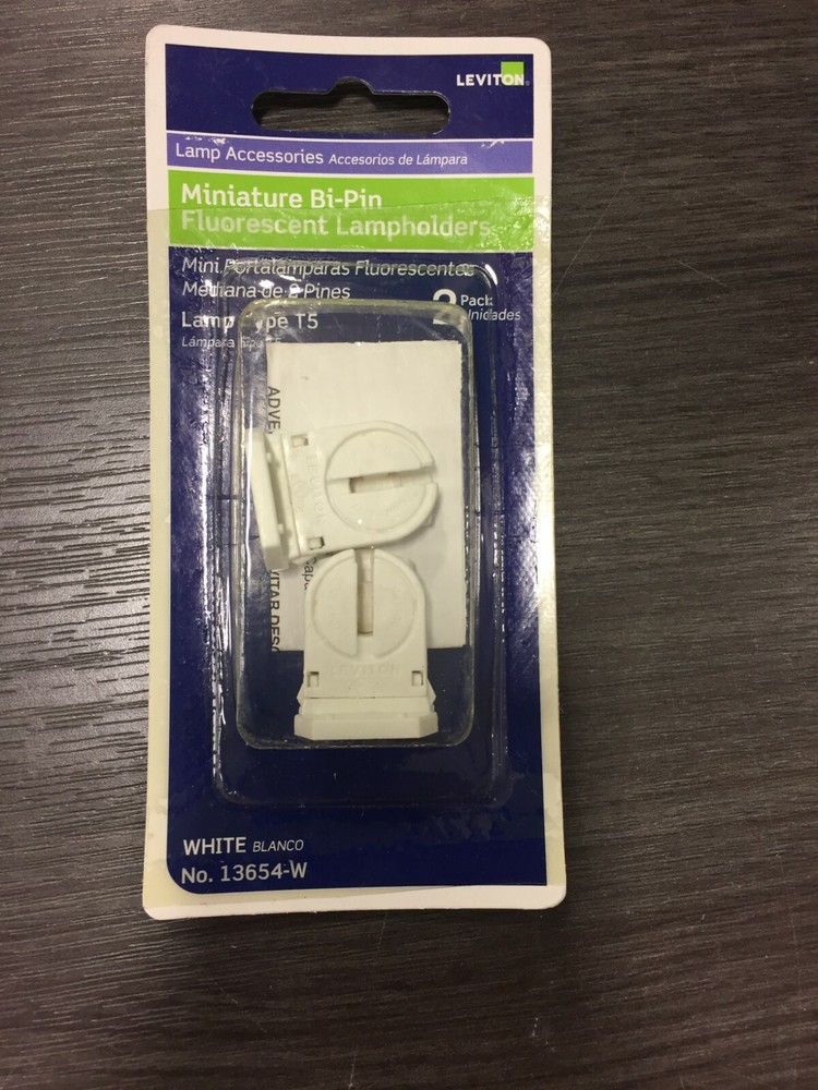 Leviton Plastic Medium Base Socket 1 pk