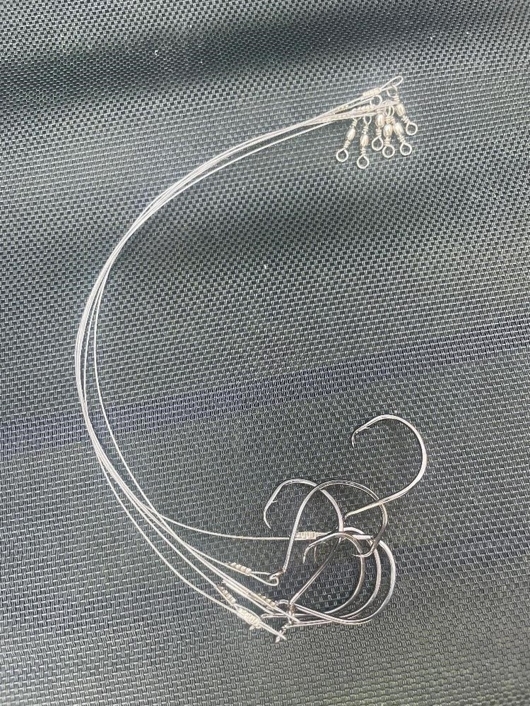 6 bass,catfish wire trace rigs 4/0 circle hook