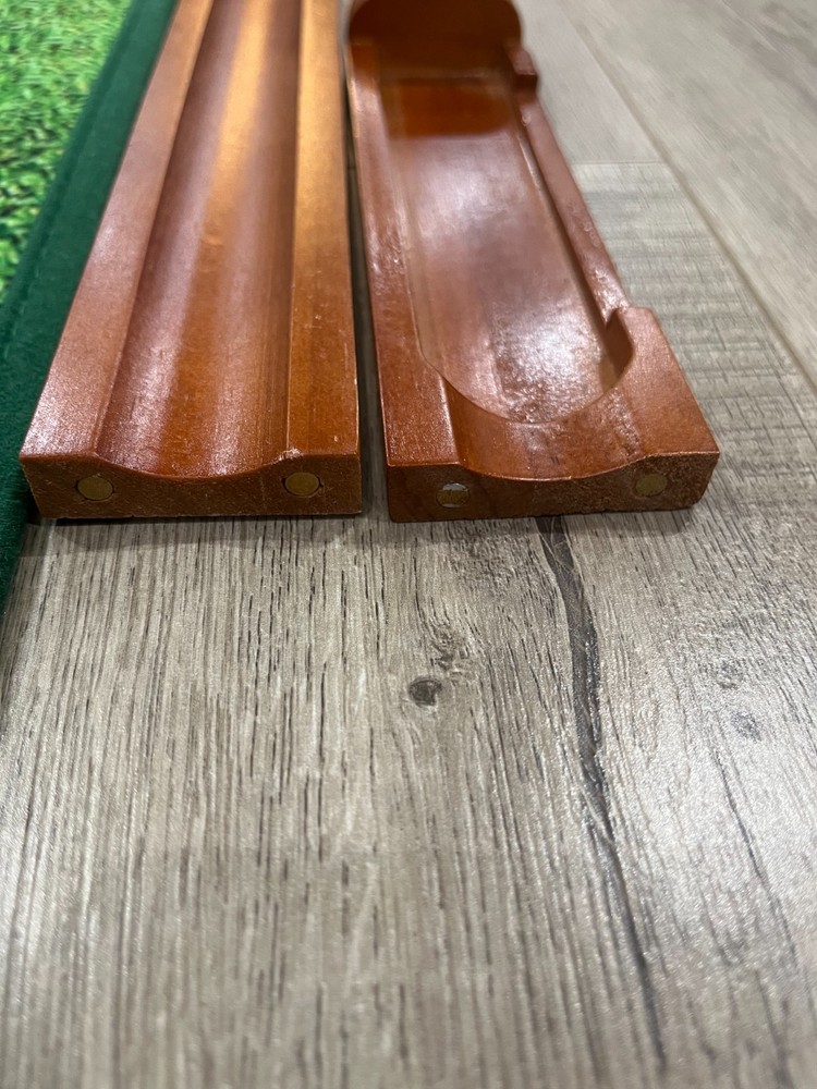 Golf Practice Putting Mat / Green color / Ball return rail / Barely used