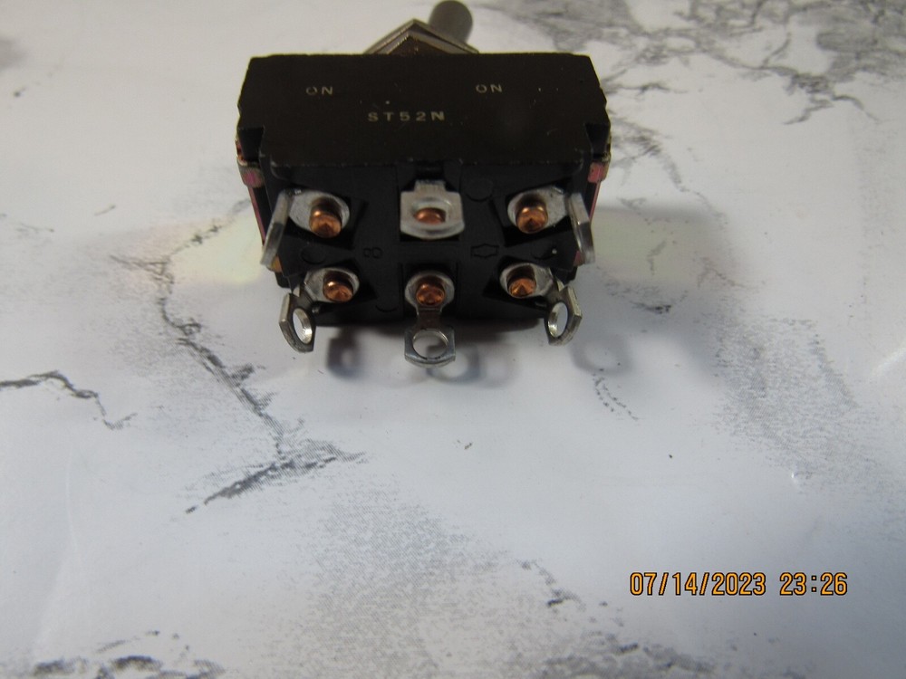 Cutler Hammer Toggle Switch ST52N On-On