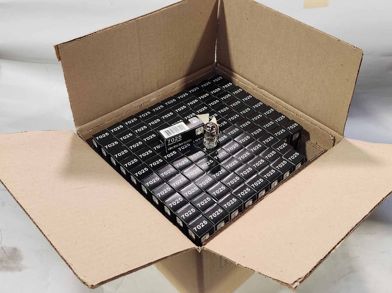 NEW 12AX7 / 7025 vacuum tubes, LOW NOISE, Electro Harmonix