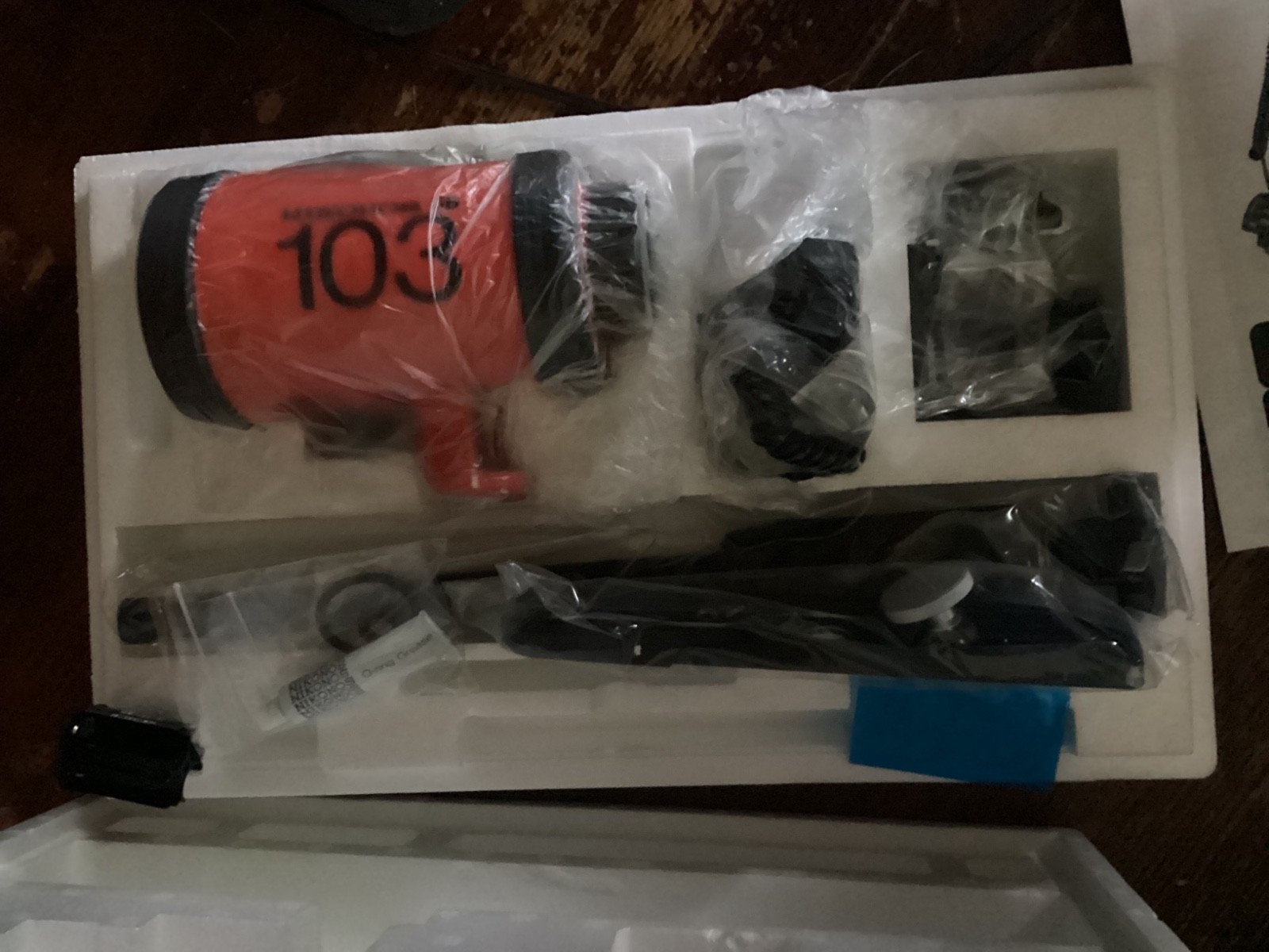 New!  Nikon Nikonos SB-105 Underwater Strobe Flash + Bracket + Cord + Manual